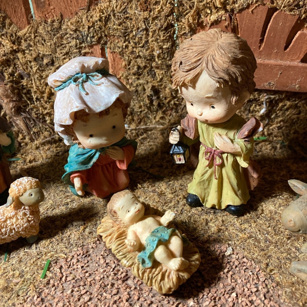 Vtg 12 Piece Christian Children Hand Painted Nativity Set Sweet Face Christmas - Picture 4 of 16